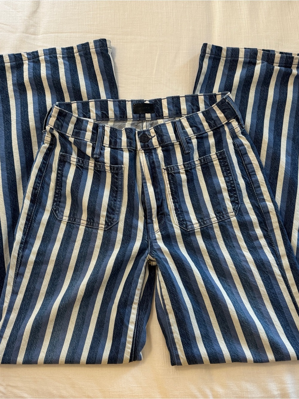 Mother Patch Pocket Twister Sneak mid-Rise Jeans